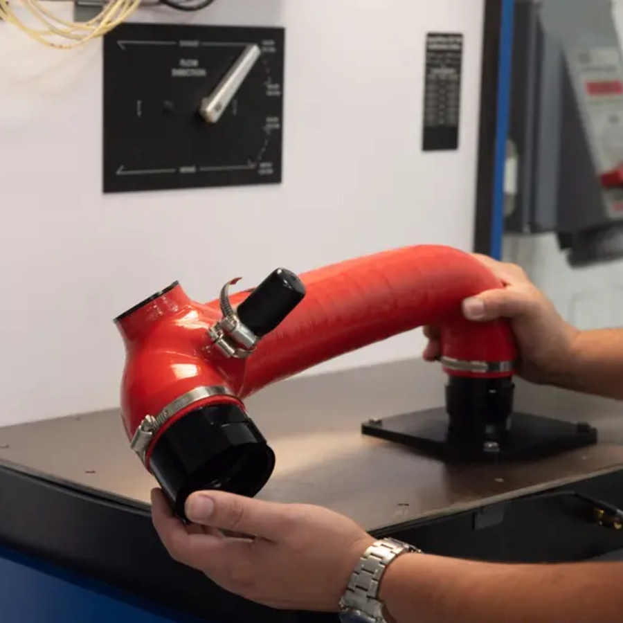 Turbo Outlet Hose ECS Tuning Para VW/Audi 1.4 T Jetta MK6, Golf, A3, Q3 ECS Tuning